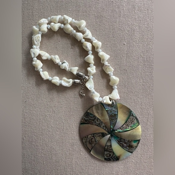 24 inch Freshwater Pearls and Mother of Pearl pendant bead necklace NWOT - Picture 2 of 14